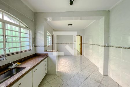 Casa à venda com 220m², 3 quartos e 2 vagas Casa à venda com 220m², 3 quartos e 2 vagasCozinha