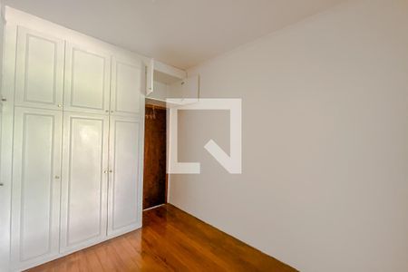 Casa à venda com 220m², 3 quartos e 2 vagas Casa à venda com 220m², 3 quartos e 2 vagasQuarto 2