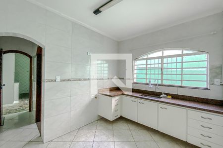 Casa à venda com 220m², 3 quartos e 2 vagas Casa à venda com 220m², 3 quartos e 2 vagasCozinha