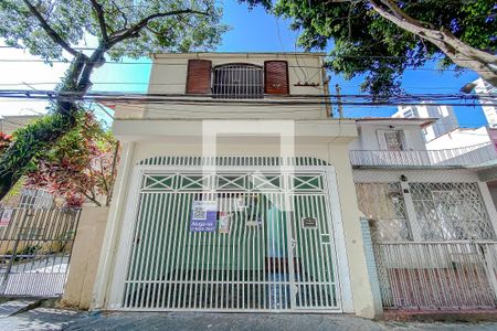 Casa à venda com 220m², 3 quartos e 2 vagas Casa à venda com 220m², 3 quartos e 2 vagasFachada