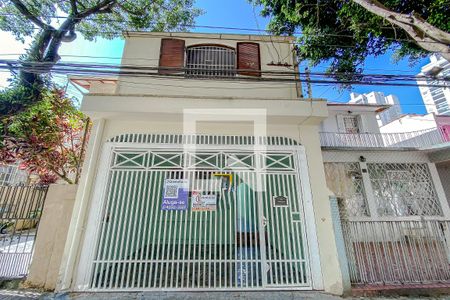 Casa à venda com 220m², 3 quartos e 2 vagas Casa à venda com 220m², 3 quartos e 2 vagasFachada