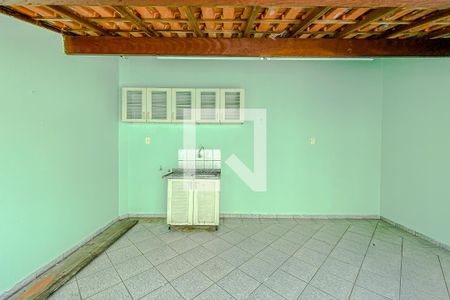 Casa à venda com 220m², 3 quartos e 2 vagas Casa à venda com 220m², 3 quartos e 2 vagasvaranda