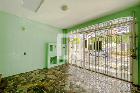 Casa à venda com 220m², 3 quartos e 2 vagas Casa à venda com 220m², 3 quartos e 2 vagasGaragem