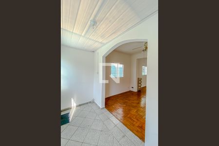 Casa à venda com 220m², 3 quartos e 2 vagas Casa à venda com 220m², 3 quartos e 2 vagasCorredor