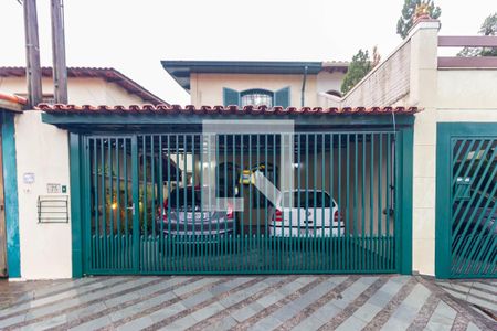 Casa à venda com 160m², 3 quartos e 2 vagas Casa à venda com 160m², 3 quartos e 2 vagasFachada