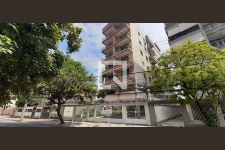 Apartamento à venda com 80m², 3 quartos e 1 vaga Apartamento à venda com 80m², 3 quartos e 1 vagaFachada