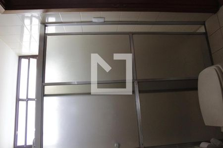 Casa à venda com 356m², 4 quartos e 4 vagasBanheiro da Suíte 2