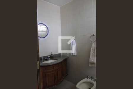 Casa à venda com 356m², 4 quartos e 4 vagasBanheiro da Suíte 2