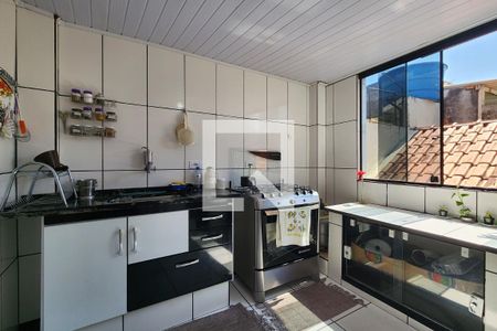 Casa à venda com 102m², 3 quartos e 2 vagas Casa à venda com 102m², 3 quartos e 2 vagasCozinha
