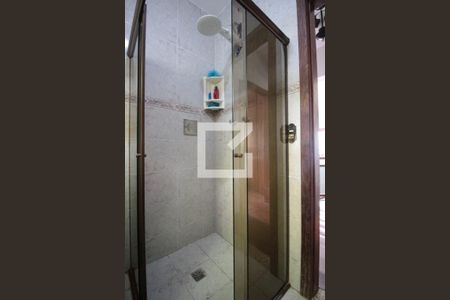 Casa à venda com 240m², 5 quartos e 8 vagasBanheiro Social