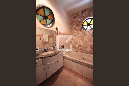 Banheiro da Suite de casa à venda com 5 quartos, 240m² em Santa Amélia, Belo Horizonte