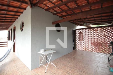 Casa à venda com 240m², 5 quartos e 8 vagasVaranda