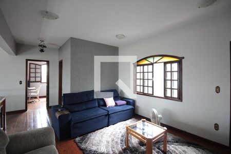 Casa à venda com 240m², 5 quartos e 8 vagasSala de TV