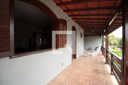 Casa à venda com 240m², 5 quartos e 8 vagasVaranda