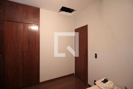 Casa à venda com 240m², 5 quartos e 8 vagasQuarto 2