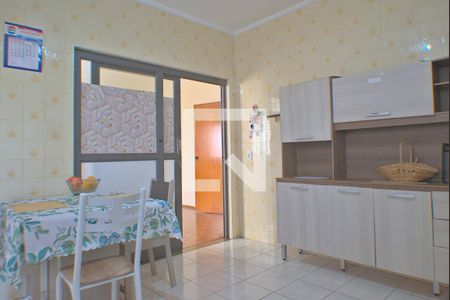 Casa à venda com 260m², 6 quartos e 3 vagas Casa à venda com 260m², 6 quartos e 3 vagasCozinha