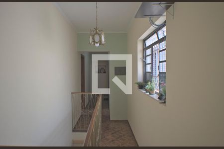 Casa à venda com 260m², 6 quartos e 3 vagas Casa à venda com 260m², 6 quartos e 3 vagasCorredor