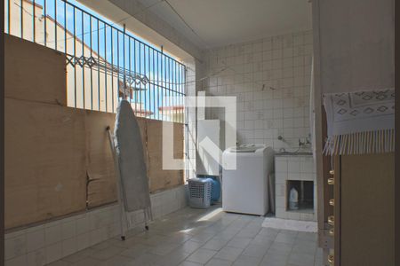 Casa à venda com 260m², 6 quartos e 3 vagas Casa à venda com 260m², 6 quartos e 3 vagasÁrea de Serviço