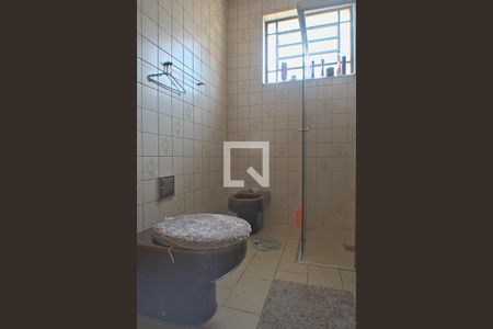 Casa à venda com 260m², 6 quartos e 3 vagas Casa à venda com 260m², 6 quartos e 3 vagasBanheiro Social