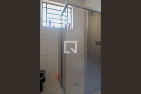 Casa à venda com 260m², 6 quartos e 3 vagas Casa à venda com 260m², 6 quartos e 3 vagasBanheiro Social