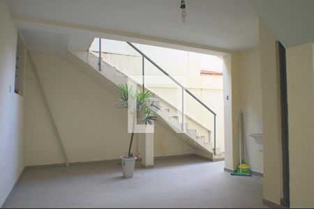 Casa à venda com 260m², 6 quartos e 3 vagas Casa à venda com 260m², 6 quartos e 3 vagasQuintal/Area de luz