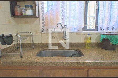 Casa à venda com 260m², 6 quartos e 3 vagas Casa à venda com 260m², 6 quartos e 3 vagasCozinha