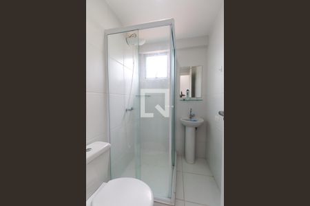 Banheiro Social de apartamento para alugar com 1 quarto, 28m² em Lindóia, Curitiba
