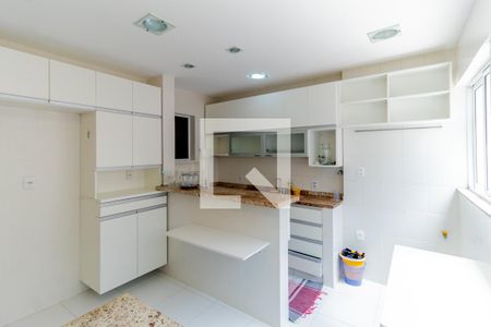 Casa à venda com 264m², 4 quartos e 3 vagasCozinha 2 - segundo andar