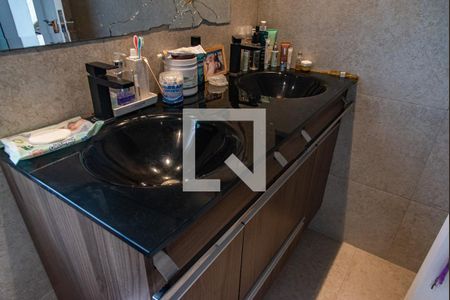 Casa à venda com 378m², 4 quartos e 3 vagasBanheiro da suíte