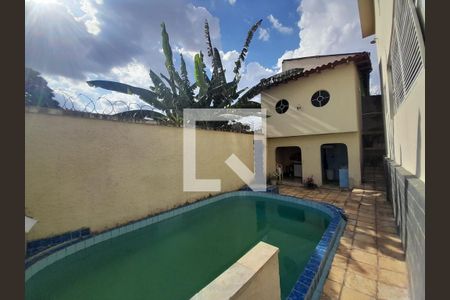 Casa à venda com 356m², 4 quartos e 6 vagas