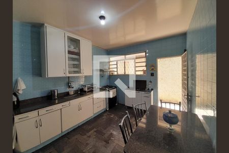 Casa à venda com 356m², 4 quartos e 6 vagas