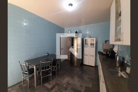 Casa à venda com 356m², 4 quartos e 6 vagas