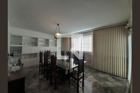 Casa à venda com 356m², 4 quartos e 6 vagas
