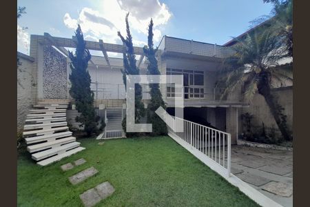 Casa à venda com 356m², 4 quartos e 6 vagas