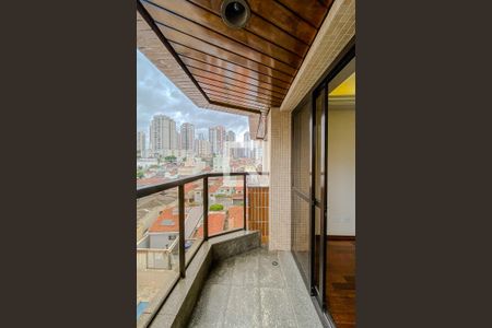 Apartamento para alugar com 132m², 3 quartos e 2 vagas Apartamento para alugar com 132m², 3 quartos e 2 vagasVaranda