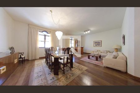 Casa à venda com 913m², 7 quartos e 8 vagas