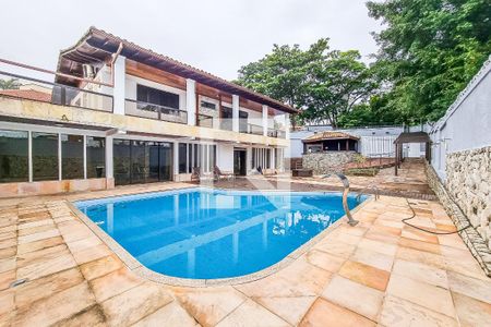 Apartamento à venda com 500m², 4 quartos e 8 vagas Apartamento à venda com 500m², 4 quartos e 8 vagasPiscina