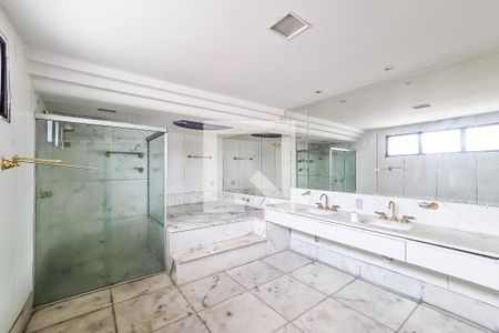 Apartamento à venda com 500m², 4 quartos e 8 vagas Apartamento à venda com 500m², 4 quartos e 8 vagasBanheiro da Suíte