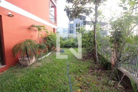 Casa à venda com 438m², 3 quartos e 3 vagas Casa à venda com 438m², 3 quartos e 3 vagasQuintal
