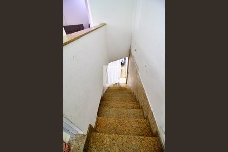 Casa à venda com 168m², 3 quartos e 8 vagasEscada