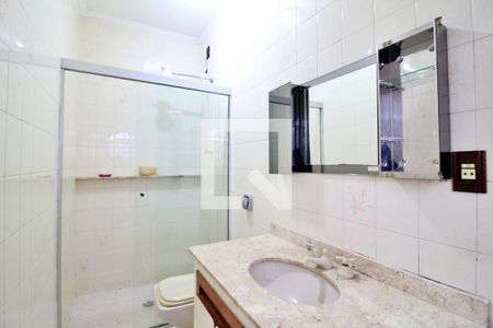 Casa à venda com 168m², 3 quartos e 8 vagasBanheiro da Suíte 2