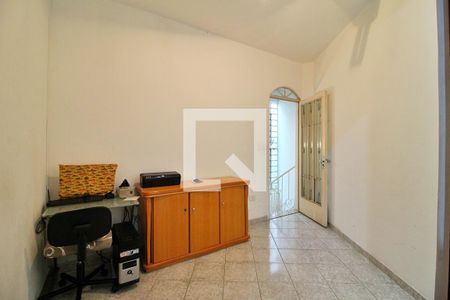 Casa à venda com 168m², 3 quartos e 8 vagasEscritório