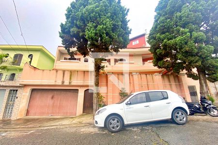Casa à venda com 168m², 3 quartos e 8 vagas Casa à venda com 168m², 3 quartos e 8 vagasFachada