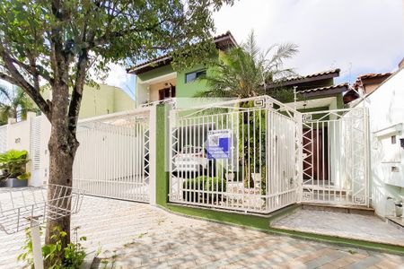 Casa à venda com 256m², 3 quartos e 4 vagasFachada