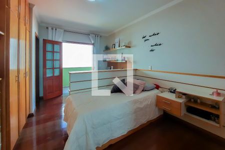 Casa à venda com 256m², 3 quartos e 4 vagasSuíte 2