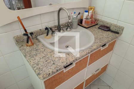 Casa à venda com 256m², 3 quartos e 4 vagasBanheiro da Suíte 2