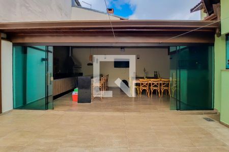 Casa à venda com 256m², 3 quartos e 4 vagasQuintal