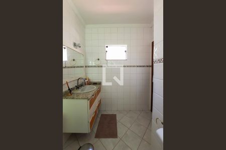 Casa à venda com 256m², 3 quartos e 4 vagasBanheiro da Suíte 2