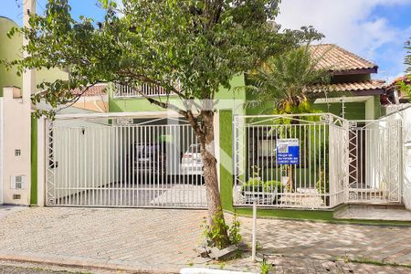 Casa à venda com 256m², 3 quartos e 4 vagasFachada