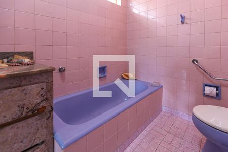 Casa à venda com 360m², 3 quartos e 4 vagas Casa à venda com 360m², 3 quartos e 4 vagasBanheiro do Quarto 1